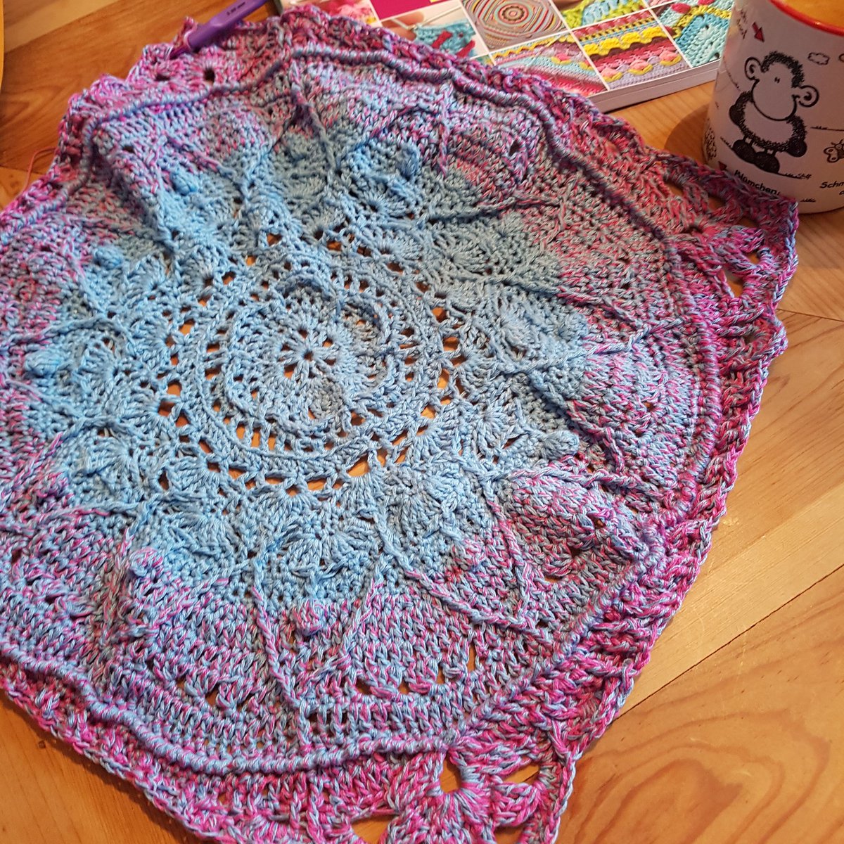chrocette's tweet photo. Teil vier meiner #sophiesuniverse ist eine #herausforderung . #🌼
#häkeln #crochet #cal2015 https://t.co/5X2hbctJoK