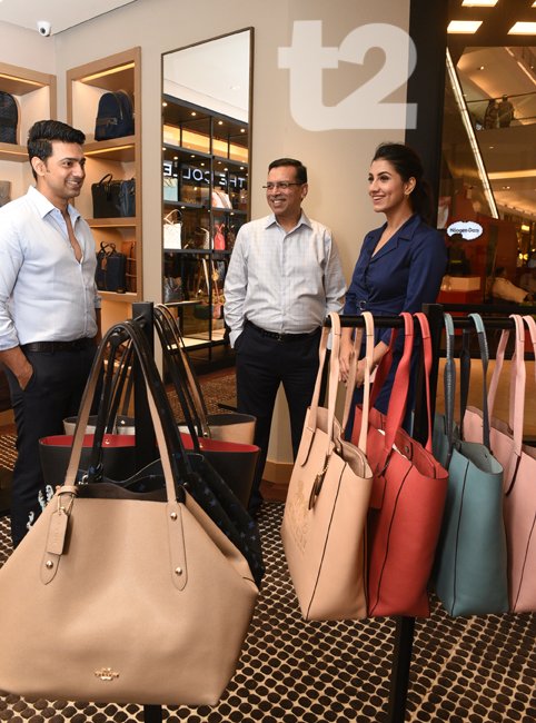 t2telegraph's tweet photo. t2 had an evening out with @idevadhikari , @RukminiMaitra and the Goenkas at @QuestKolkata.

https://t.co/ylgOTUbx7d
@RP_SanjivGoenka @Coach https://t.co/6wutBVwuIC