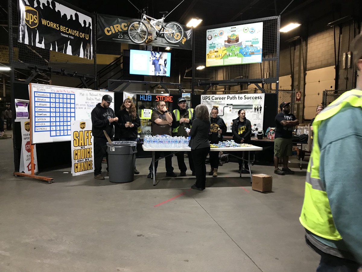 MGJohnson007's tweet photo. Hydration and proper fuel for your day is the best way to stay alert and avoid injuries. Our safety team was out in full force tonight to greet the midnight crew and help them start their shift off right. #caughtsafe #hydration #fuel @GlennMickelson1 @JMoAHRM @DarrenMooreDM https://t.co/BT778oK3dI