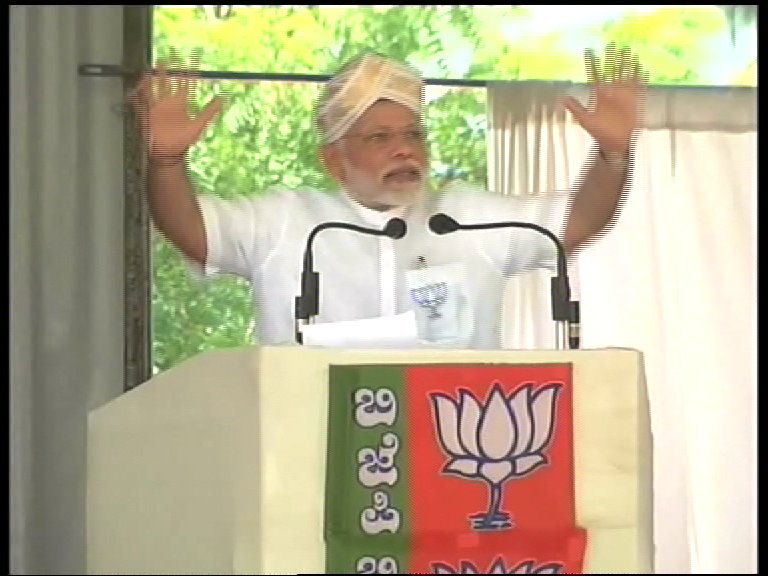 News9Tweets's tweet photo. #KarnatakaKurukshetra: I want to ask all of you, will you ever address the people who lay down their lives for the country as 'Goondas': @narendramodi #NaMoInKarnataka https://t.co/AiivrxkB3R