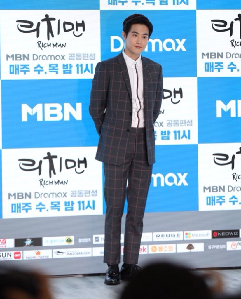 DcQWm-MX4AA5N_H.jpg:large