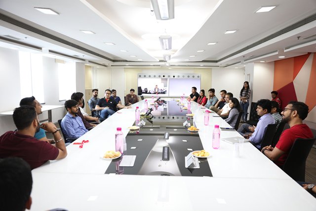 snapdealdiaries's tweet photo. Welcoming new members of Team @snapdeal with an awesome Face-Time session with the Founders. https://t.co/qkjLx4Wqfn