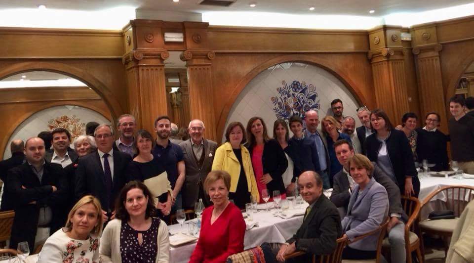 MatVernet's tweet photo. Une très belle rencontre, hier soir, avec @NathalieLoiseau, secretaire d'État aux Affaires Européennes, venue à la rencontre des membres du comité @EnMarcheEsp.
Des échanges constructifs et très enrichissants, avec la présence de notre députée @scazebonne.
#extcirco05 https://t.co/nSSDhnFwyi