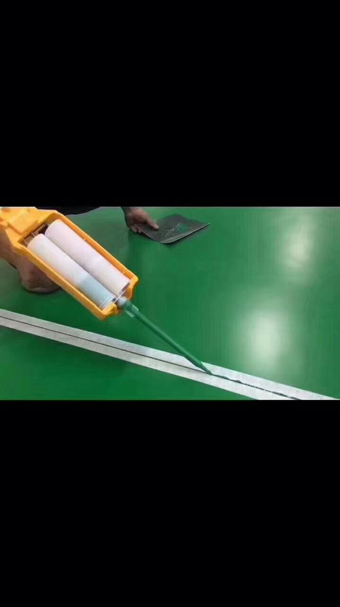 Jussie517's tweet image. The installation process  of GEMP epoxy flooring roll.
Step 1: Pre-paving
Step 2: Scraping glue
Step 3: Paving
Step 4: Patching and cutting
Step 5: Slotting
Step 6: Caulking