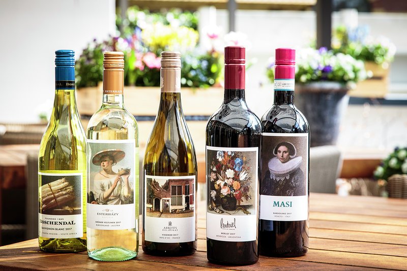 tadvisorsguild's tweet photo. Este mayo y junio @KLM servirá vinos especiales en su #WorldBusinessClass. Y es que las botellas lucen etiquetas con pinturas del #Rijksmuseum relacionadas con la primavera, todas ellas obras de conocidos pintores holandeses de la Edad de Oro 🍷 https://t.co/aH5xrKCI1U