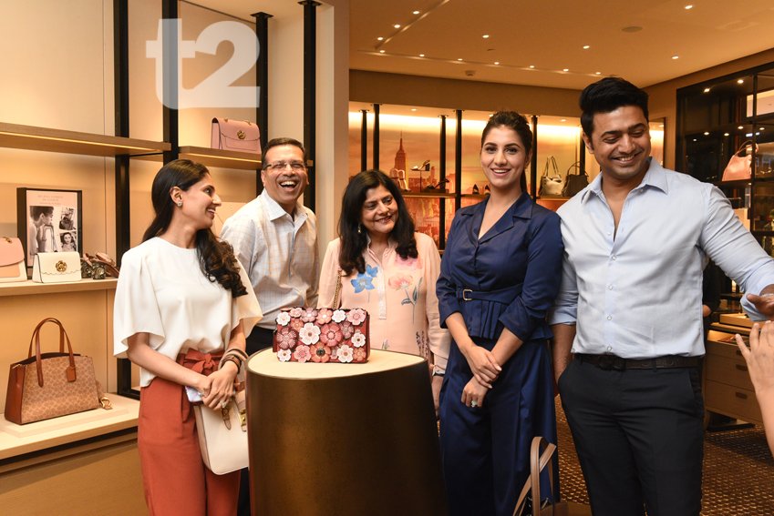 t2telegraph's tweet photo. t2 had an evening out with @idevadhikari , @RukminiMaitra and the Goenkas at @QuestKolkata.

https://t.co/ylgOTUbx7d 
@RP_SanjivGoenka @Coach https://t.co/dD3fuXSjii