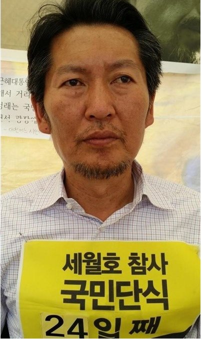 ssaribi's tweet photo. <단식 선배 정청래가 단식 후배 김성태에게>단식은 힘든거다. 2주간은 지방질을 태우고 2주후부터 단백질을 태운다. 2주후부터 정말 힘들다. 진정성이 없으면 못한다. 쇼를 위한 단식은 금물이다. 못버틴다. 정말 힘들면 중단하라. 중단의 명분찾다가 큰일난다. 특검도 좋지만 당신 몸을 생각하라! https://t.co/pMj2j6kcdn