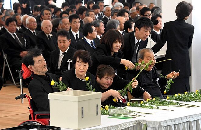 ToxicsFree's tweet photo. Impervious to suffering: #Chisso - the cause of the #Minamata #mercury poisoning tragedy -  triggers outrage when its CEO claims that "redress for the victims has ended" as 100s still fight for justice https://t.co/fnOde83tAw #humanrights #bizhumanrights #ResponsibleCare https://t.co/CXnUSJPLof