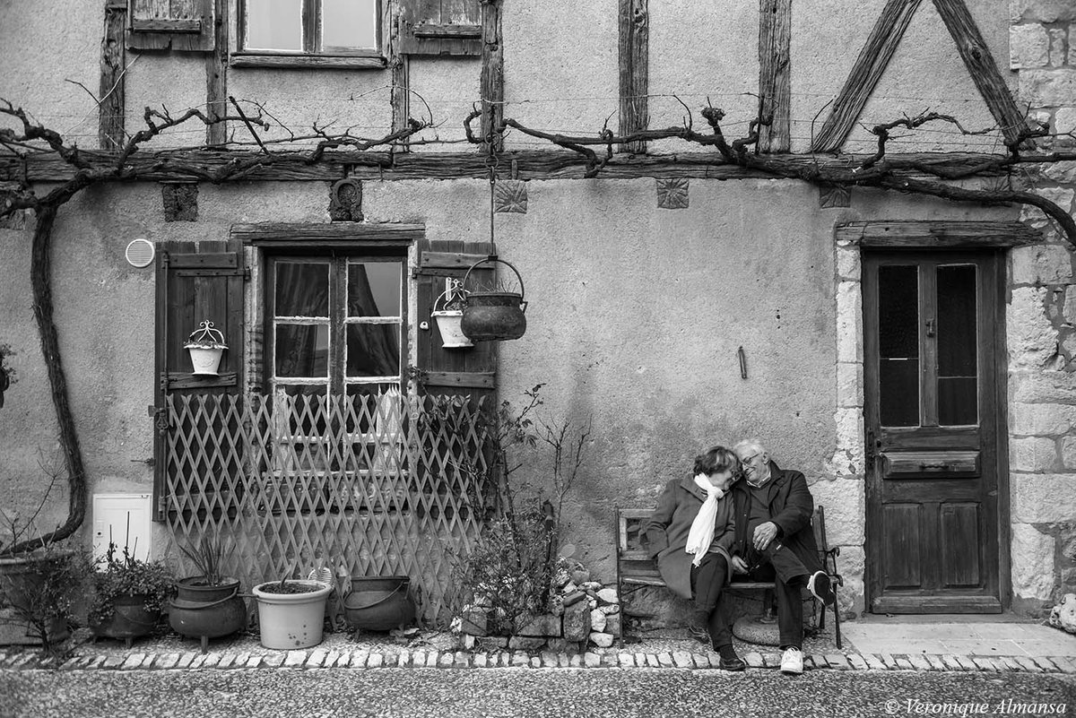 VeroAlmansa's tweet photo. Joyeux anniversaire! @AlmansaJean #joyeuxanniversaire #streetphotography #blackankanwhitephotography #blackandwhitephoto #Pujol #monochrome https://t.co/iDDDoN8Vt0