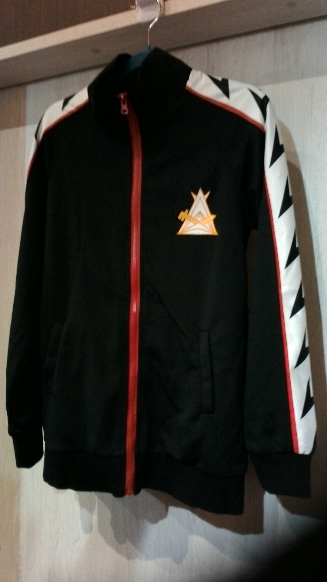 K Books コスプレ館 Free より 鮫柄学園のジャージが入荷致しました こちら文字やマークは刺繍となっておりますよ Kbooks Free