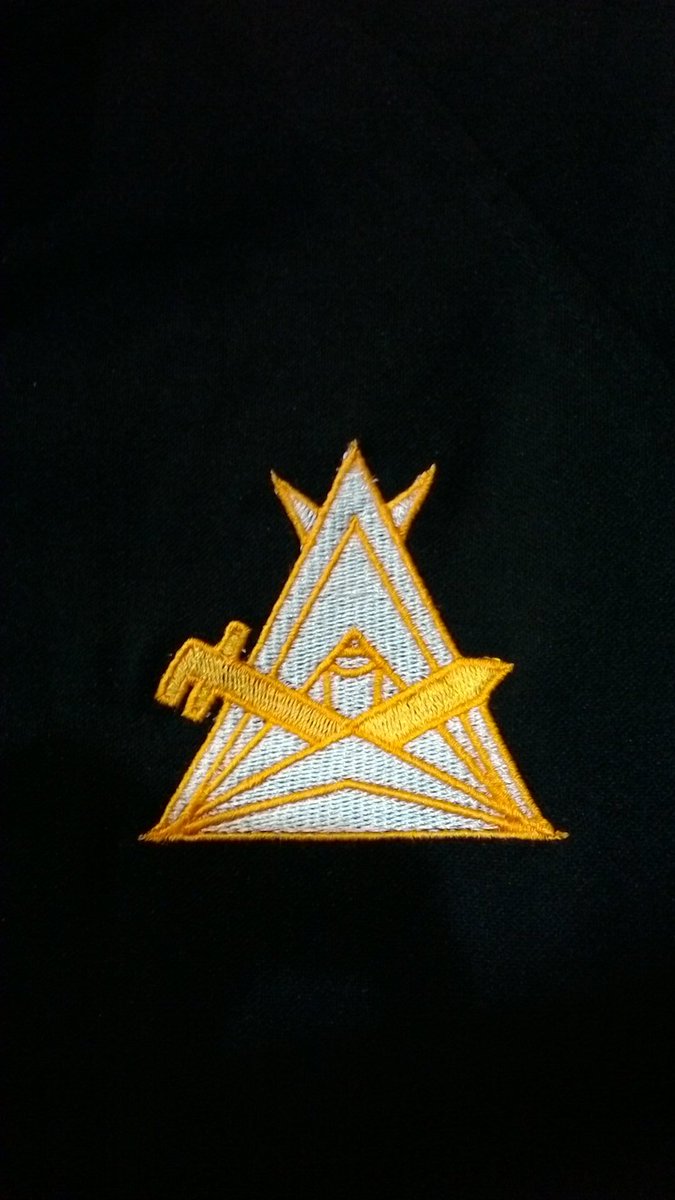 K Books コスプレ館 Free より 鮫柄学園のジャージが入荷致しました こちら文字やマークは刺繍となっておりますよ Kbooks Free