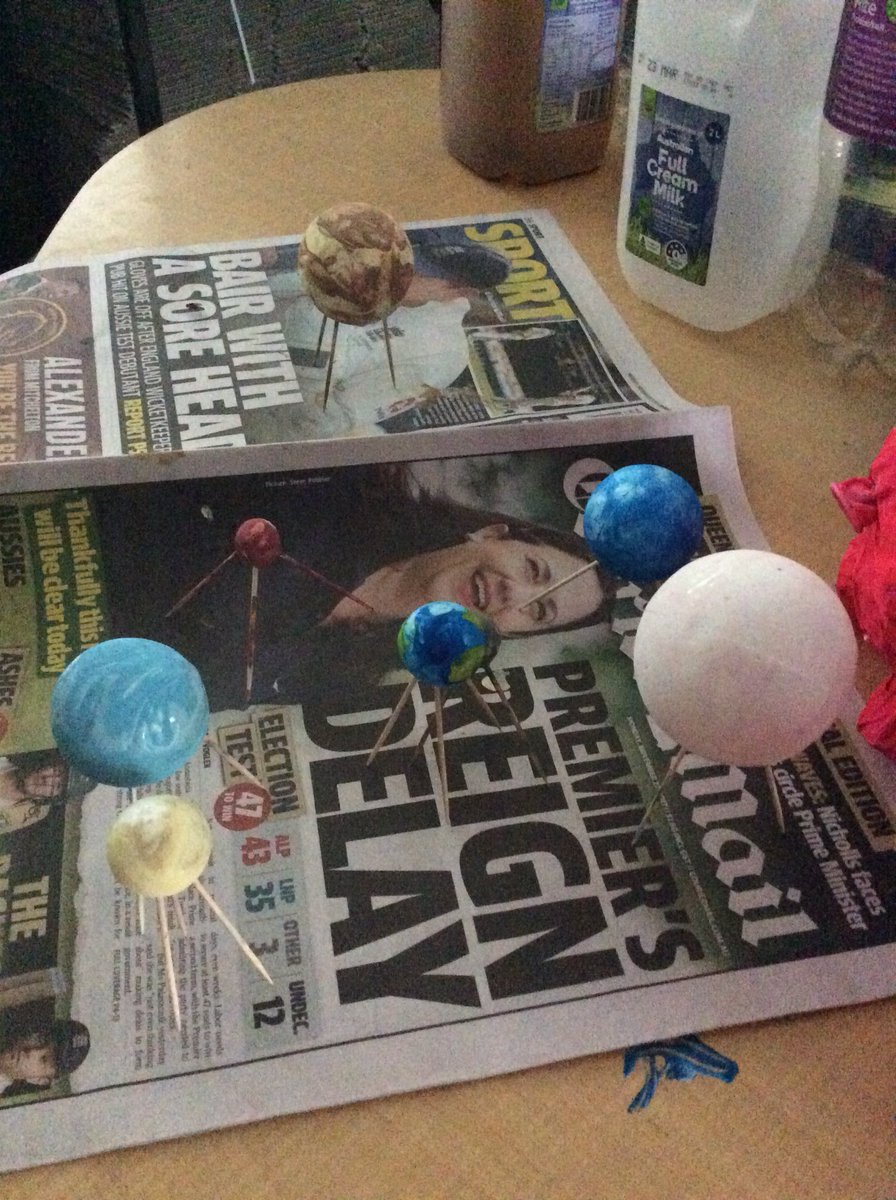 sdenm33's tweet photo. 4/5 are studying the solar system. We have named 2 stars - “4/5 Galaxy” and “4/5 Astronauts”. We have just started to construct models of the solar system.#flssip https://t.co/UvMyXvkuSq