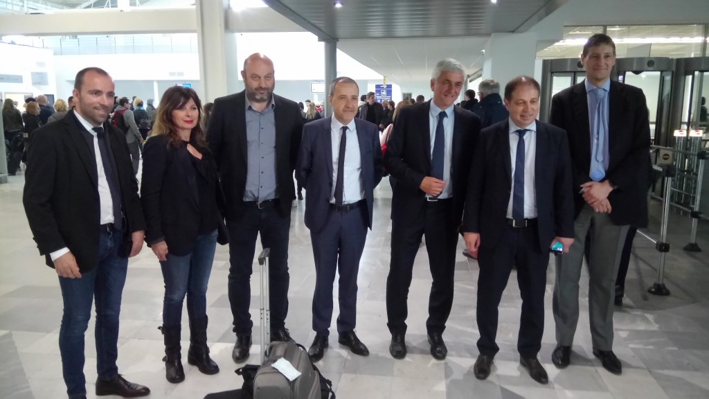 mpb_Corsica's tweet image. Accueil d'Hervé Morin, Président de l'ARF à l'aéroport de Poretta. Au programme visite d'une exploitation ovine pour échanger sur les problématiques agricoles  #Corse #ODARC