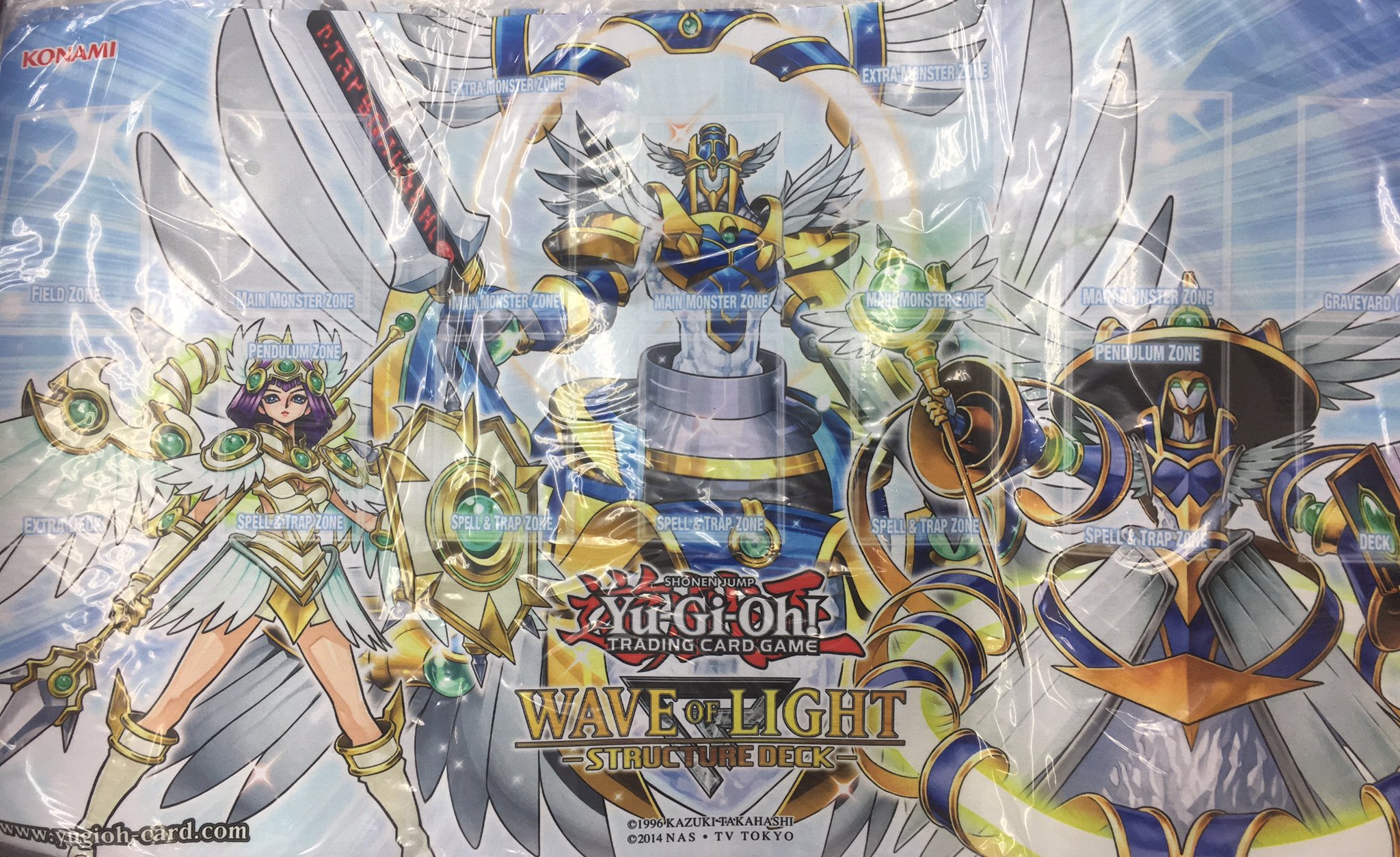 Alann 日本橋 遊戯王海外版入荷 プレイマット 闇黒の魔王ディアボロス 闇黒の呪縛 Lair Of Darkness 税込円 ランキングデュエルもかっこいいけどオシャレ上級者はこちら 天空勇士ネオパーシアス 神光の波動 Wave Of Light