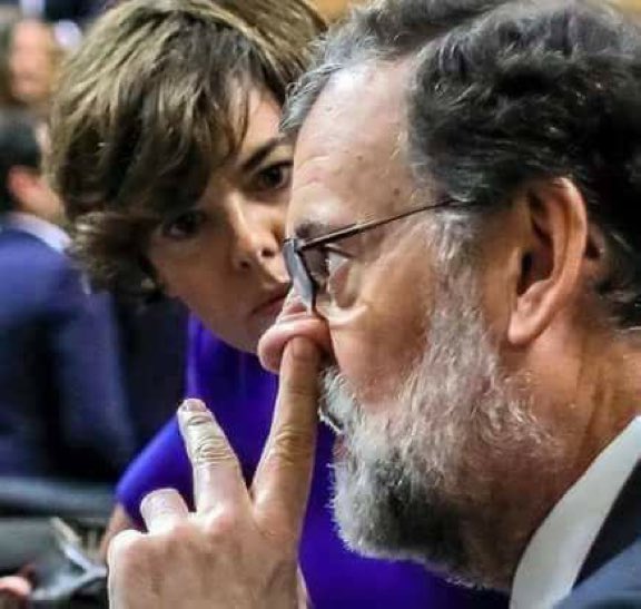 Aquí tenim #lacantadadeldia 
O millor dit: la última neurona que quedava ha petat

"Hay cosas más bonitas, como ésta, y otras que no lo son tanto y no me acuerdo de ninguna": Mariano Rajoy presidente del gobierno.