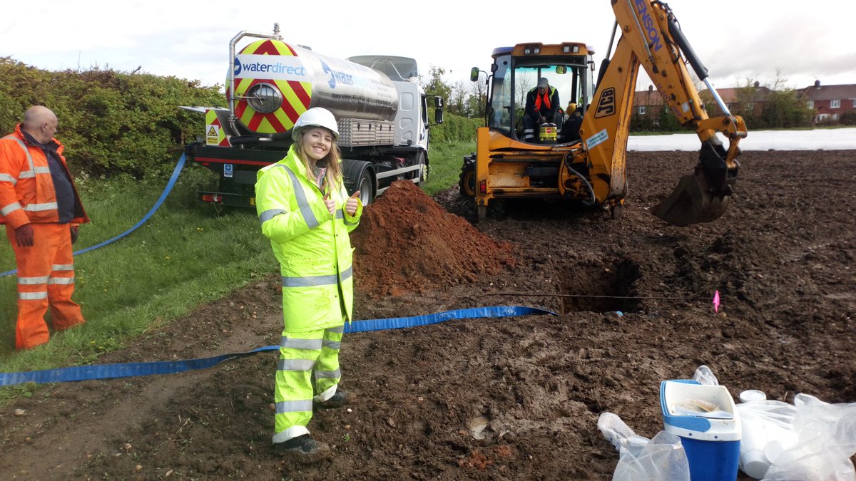 TonyOwenBWB's tweet photo. Yesterday's inclement weather didn't stop our new graduate Jade from completing her first day of trial pitting and #soakaway testing for @BWBEnvironment. Thanks for the assistance @waterdirect and @hensonplanthire! #Smile #thumbsup https://t.co/tiknT4rIAr