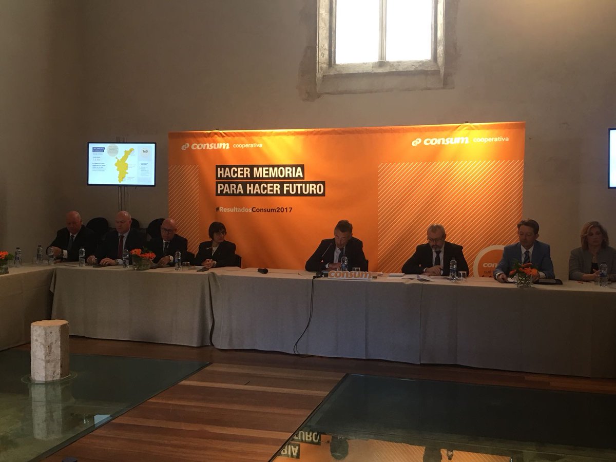 Consum's tweet photo. "Invertimos 7,7 millones de euros en Conciliación" Juan Luis Durich #ResultadosConsum2017 https://t.co/8l75Io9naH