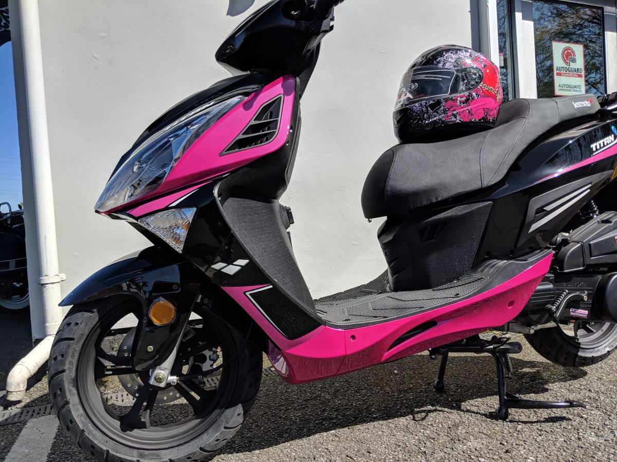 pink moped 125cc