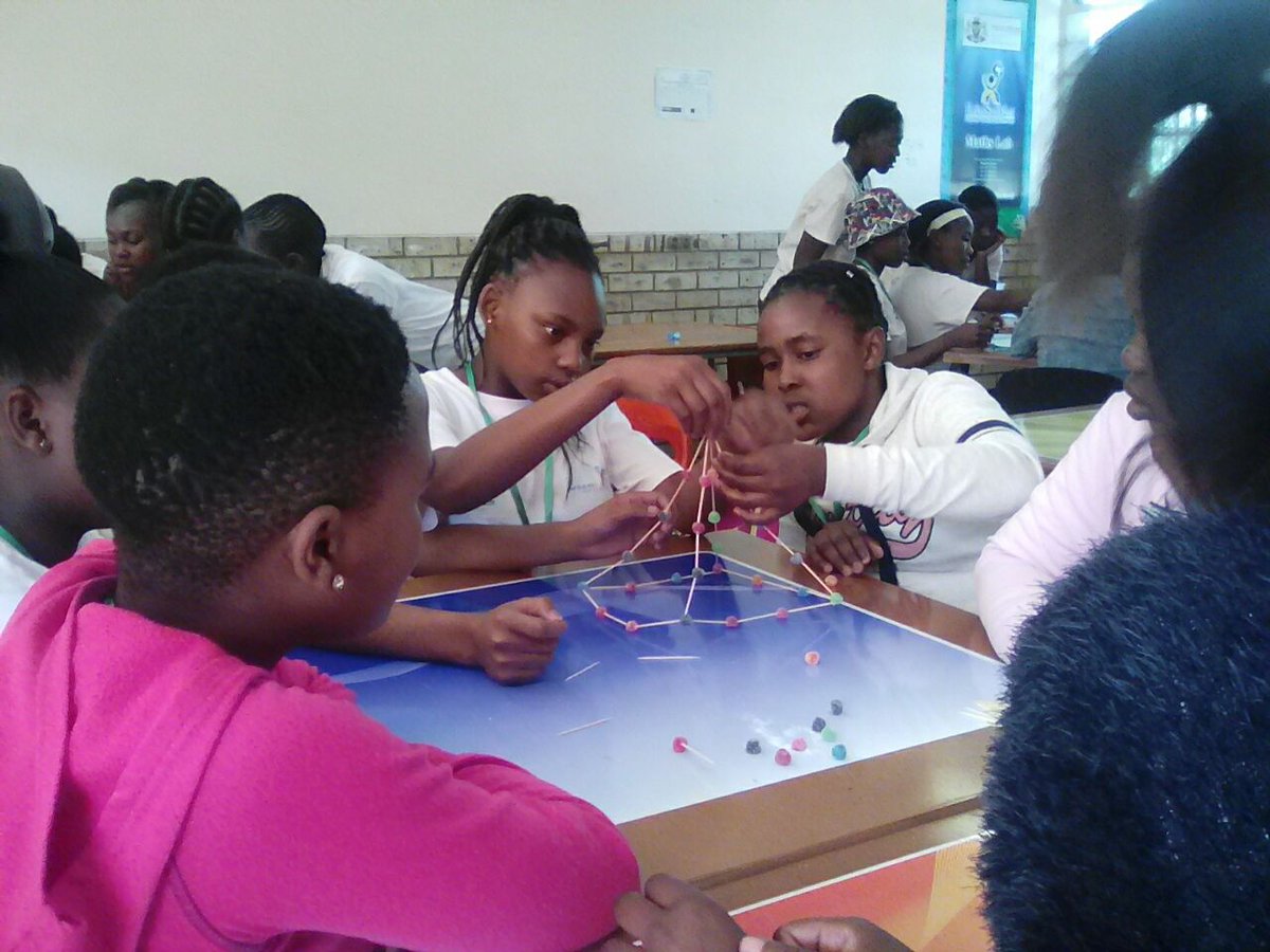 Dream_GirlsF's tweet image. #NewProfilePic #STEMPilot #GirlsInSTEM Celebrating 4 months into the program 🙌🙌