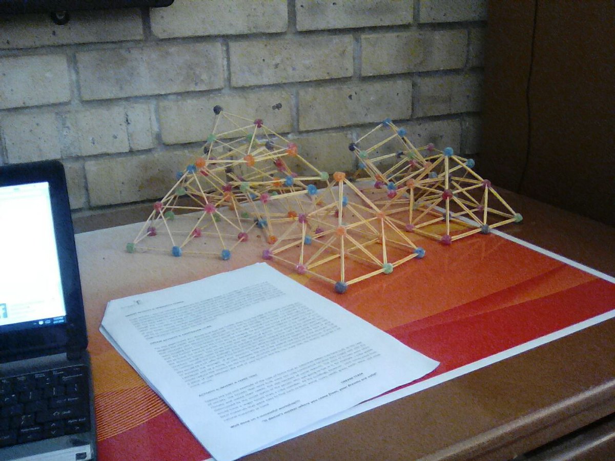 Dream_GirlsF's tweet image. #NewProfilePic #STEMPilot #GirlsInSTEM Celebrating 4 months into the program 🙌🙌