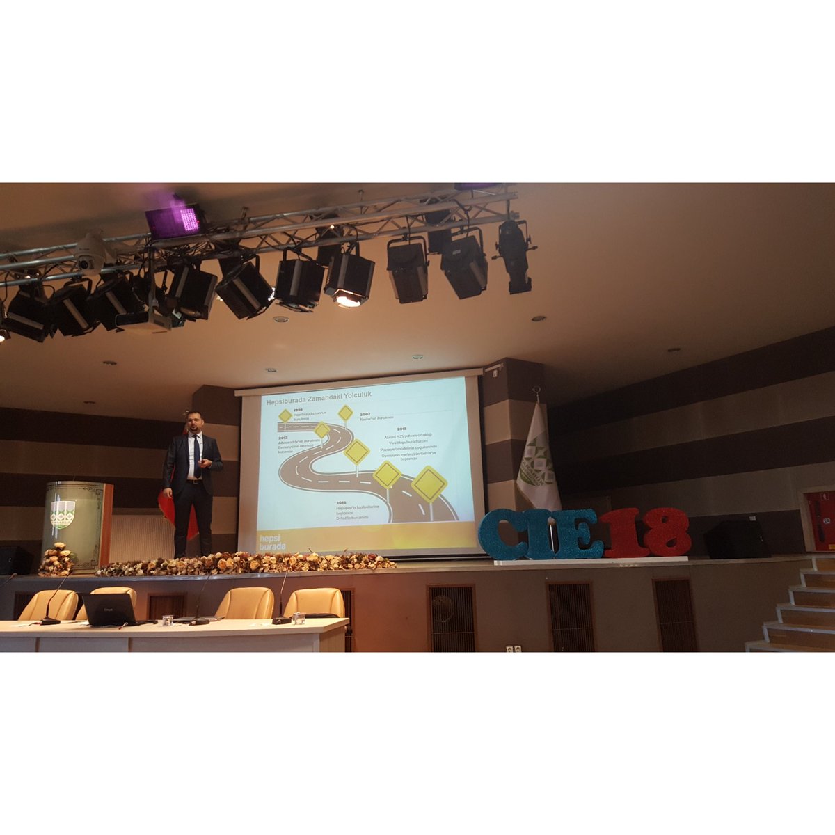 KBUEMK's tweet photo. Hepsiburada Operasyonla Mükemmellik müdürü Mehmet Kürşat UYAROĞLU  sunumlarıyla bizlerle... #cie18 #stepstowardsfuture #kbüemk https://t.co/GqmkrE4wWn