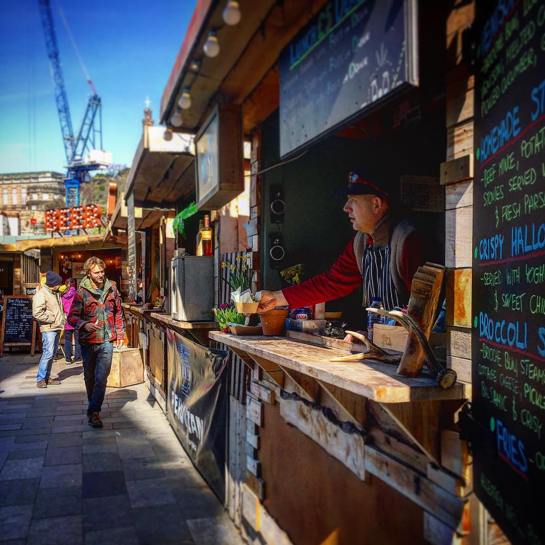 This weekend in Edinburgh: 17ºC, with a bit of cloud here and there. No meatballs in sight, but there is a very good chance of... ice cream sandwiches? facebook.com/events/1699477… <a href="/WowSflower/">PooklookSflower</a> <a href="/thefoodnflea/">food + flea market</a> <a href="/thepittmarket/">the pitt</a> <a href="/edinburgh/">Edinburgh</a> <a href="/edinburghpaper/">Edinburgh Evening News</a> <a href="/weatheredin/">edinburghweather</a> <a href="/BBCScotWeather/">BBC Scotland Weather</a>