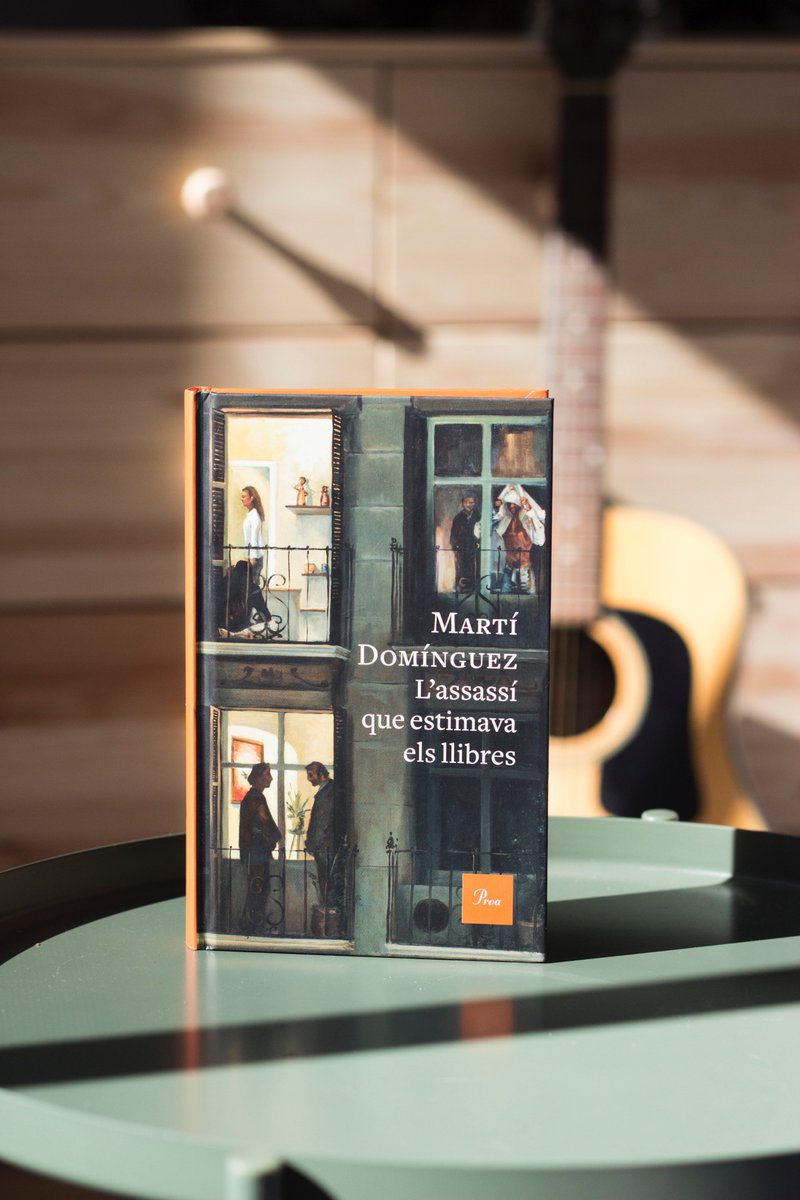 valencianegra's tweet photo. ‘L’assassí que estimava els llibres’ (#EditorialProa de @Grup62) de @MartiDominguezR és un dels nostres nominats a Millor Novel•la #6VLCNegra 🖤
Demà ACABA el termini per a VOTAR: https://t.co/8mUWb7l2gW
#ValenciaNegra #Valencia #NovelaNegra #GéneroNegro #FestivalLiterario https://t.co/JCDqwfR9uN