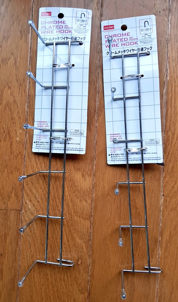 すし どこにでもあるダイソーで焚き火台を作ってみます 1000円キット構成 ワイヤーネット 40x26 Cm ステンレストレー 32x23 Cm 6連フック 2つ ワイヤー棚 L型 4つ 合計918円 のみ162円