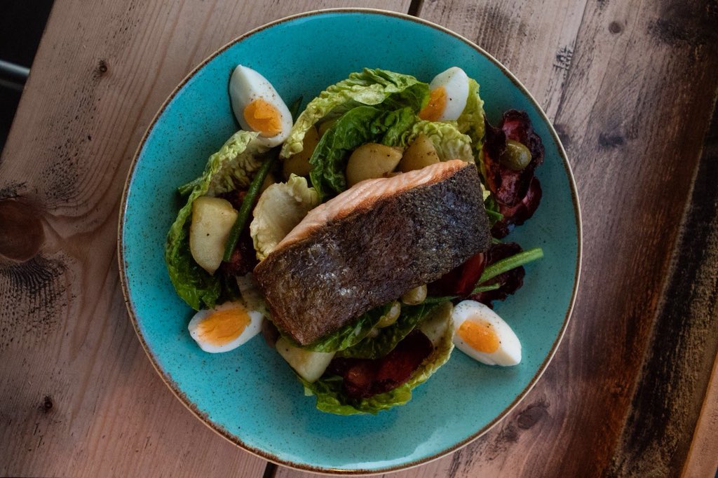 Our salmon nicoise is 😋 🥗😍 
Hope to see you in for lunch🥙🍽 

#hale #altrincham #manchester #cheshire #instafood #lunch #salad #tasty #yum #deli #cafe #brunch #salmon