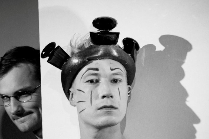 KrodersLV's tweet image. 10. jūnijā plkst.18.00 teātrī @3MASAS tiks spēlēts iestudējums "Viņš ir pliks!". 
kroders.lv/highlight/3109