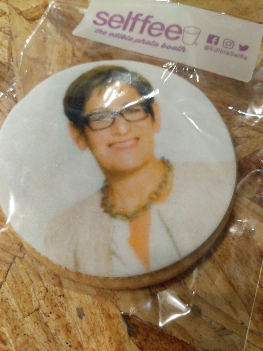 EdibleSelfie's tweet photo. @meredithverdone come get your cookie in beta b-110 #CollisionConf https://t.co/78HzPtqQTs