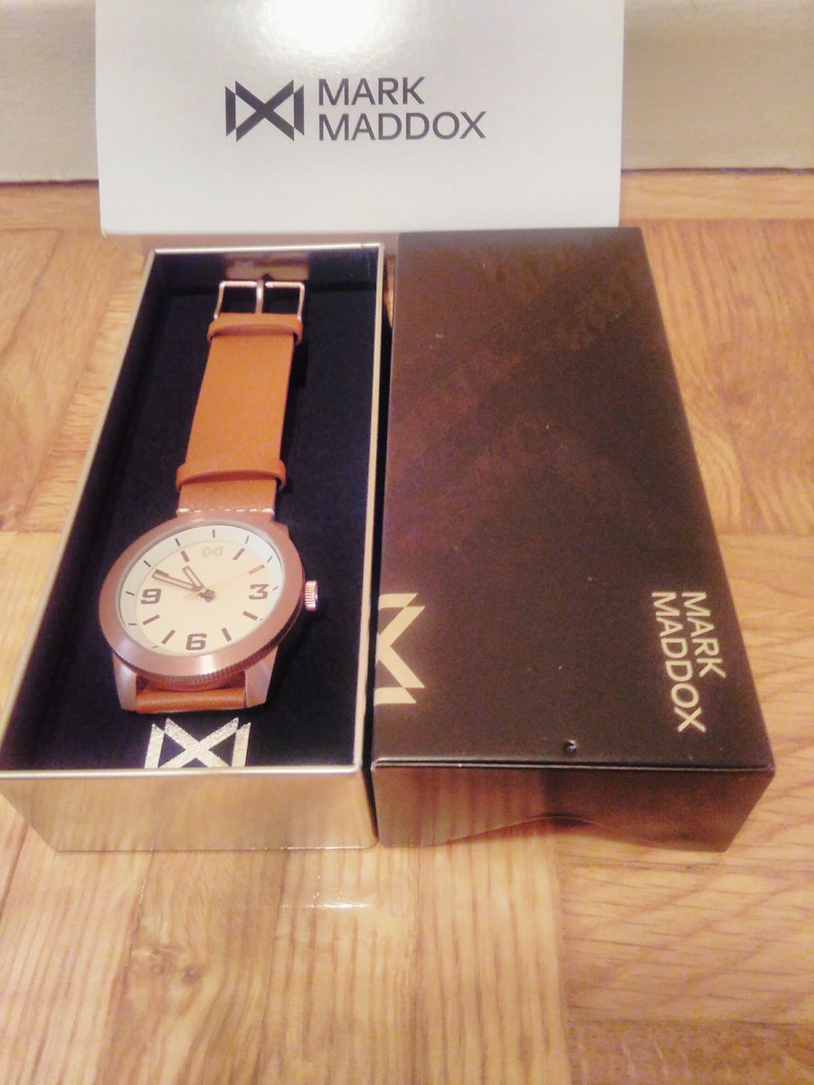enterat's tweet photo. ELISA ha recibido el reloj que ha ganado en nuestra web. ¡Enhorabuena! #premiosENT https://t.co/LpZrzevCPf