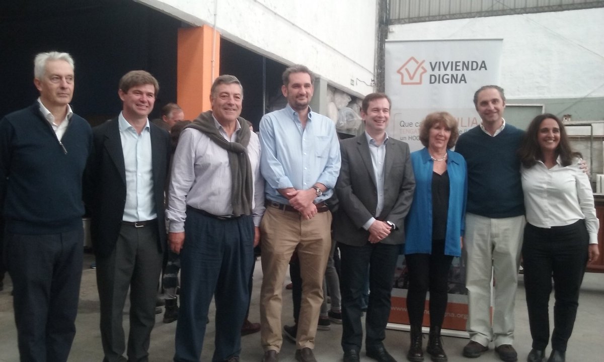 Acindar + Fundación Vivienda Digna. Una unión que generó que las familias de Zona Oeste tengan una mejor hogar #ViviendaDignaEnLaTablada. pic.x.com/KrJV9AzGG7