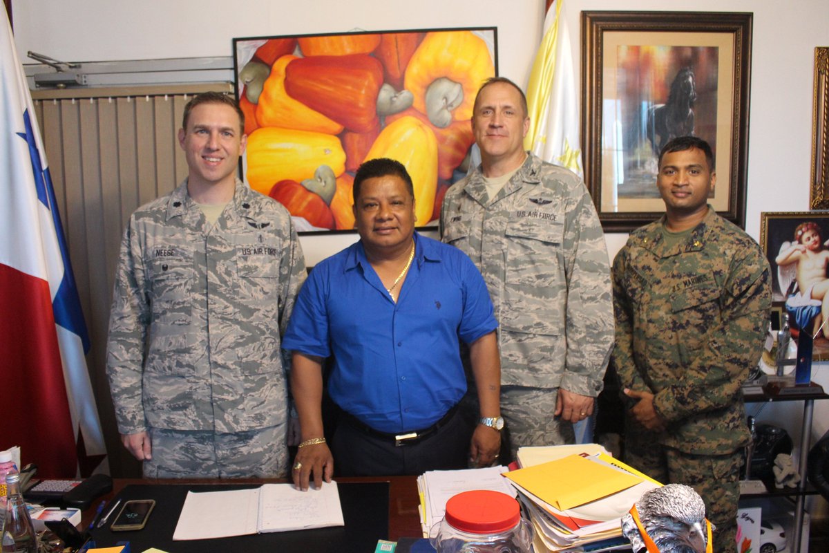 MunicipiodePme's tweet photo. El H.A. Agustín Méndez recibió la visita de miembros del Comando Sur, de los Estados Unidos, quienes del 7 al 11 de mayo estarán realizando gira médica en el C.E.B.G. Mercedes Bustamante, corregimiento de Toabré. Medicina General, pediatría, odontología, veterinaria y otros. https://t.co/Ixl2ALrXLN