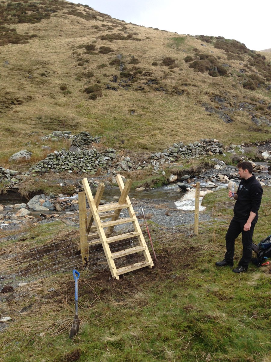 New stile put in todayon at the foot of Elidir Fawr. A temporary solution to the old bridge and fence which were demolished by a huge landslide!