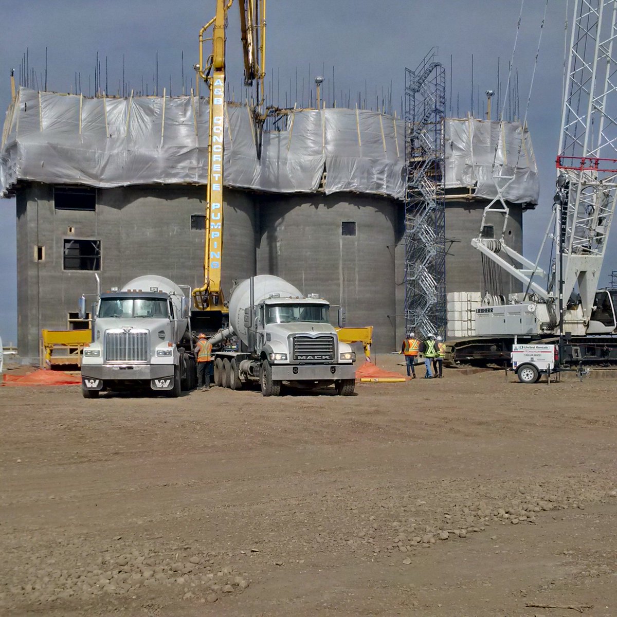 ParrishHeimbeck's tweet photo. It's day two of concrete at our new elevator in Viking, AB. #MovingTraditionForward #GrainElevators https://t.co/BlAstBn8FX