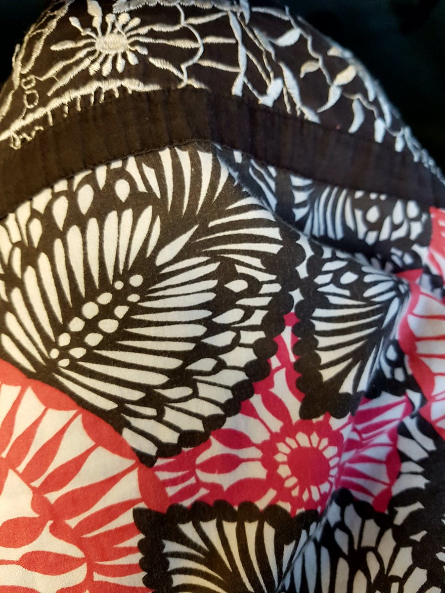 cleverfrances's tweet image. Woman at conference: "Where did you get your skirt?"

Me (excitedly): "It's was a hand-me-down dress from @bexymax."

If not for my friends (and charity shops!), I wouldn't have such an awesome wardrobe. #RefuseReduceReuseRecycle