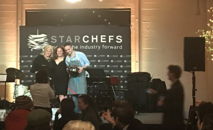 ICEX_EEUU's tweet photo. Enhorabuena a @chefjosechesa del restaurante @ataulapdx . La tapa que preparó para Foods From Spain en la Starchefs Gala ganó uno de los premios a la mejor tapa del evento. https://t.co/PRwEAAw9Tm