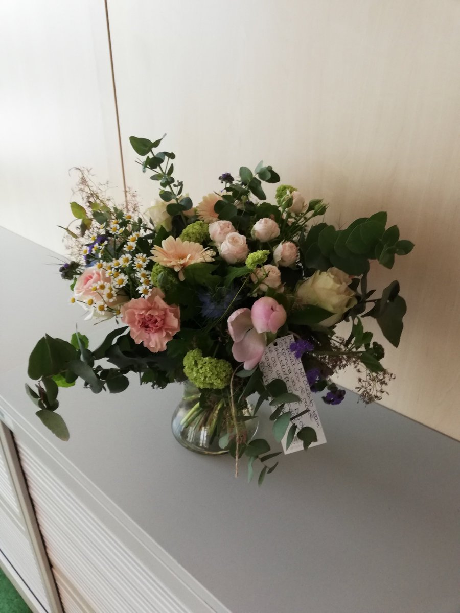 AscentoBE's tweet photo. @FairEtail bedankt voor de mooie bloemen en de fijne samenwerking #evidurft https://t.co/1OslDs4ly2