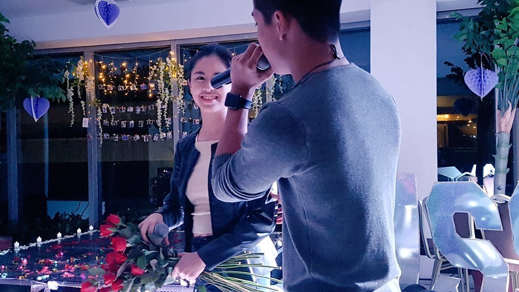 When your eyes meet mine? 😍

#KissNielForever