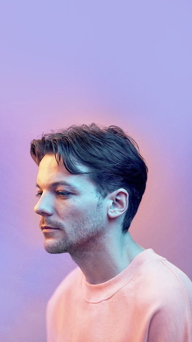 flxwlesshxran's tweet photo. need more high quality pics of louis https://t.co/1oIiPjuzVh