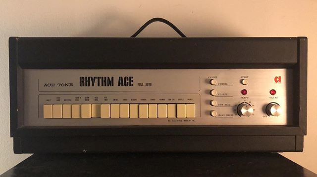 Auramics's tweet photo. Mind yer 909s and 808s and p’s and q’s, grannie’s here for some bossa nova and full of sass and she will wash that smug digital display grin with soap. ✌🏻😈🖤#acetone #rhythmace #fr1 #vintage #preroland #vintagedrumachine #1964 #roland #gear #music https://t.co/S0zi99QlYO https://t.co/QsCftcjeWw