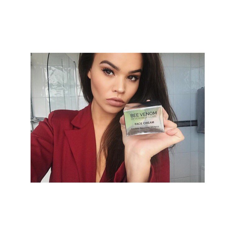Use code VENOM for money off! Link in bio 💜🐝-
-
Bee Venom Face Cream by Venom Skincare 💜🐝 -
-
Natural Equivalent to Botox✅ 
Fight spots and acne breakouts✅
Anti ageing✅
Perfect for a daily moisturiser✅ 
venomskincare.co.uk
-
#venomskincare #skincare #mua #beauty