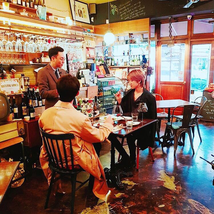 SVT17_TRANS's tweet photo. [TRANS] 180503 ©️saythename_17 IG Update #JOSHUA #THE8

[17'S] Shua and 8 with a mood like the scent of soft wine🍷🥂
#TrivialKnowledge #Cheers https://t.co/YGzpJ6T8FE