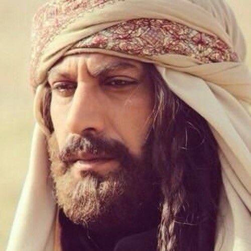 .
.
.
.
..
.
.
.
.
.
.

ماعشقت من الجبال الا القمم 
وما شهقت من الوله ، الا عليك🍂❤️