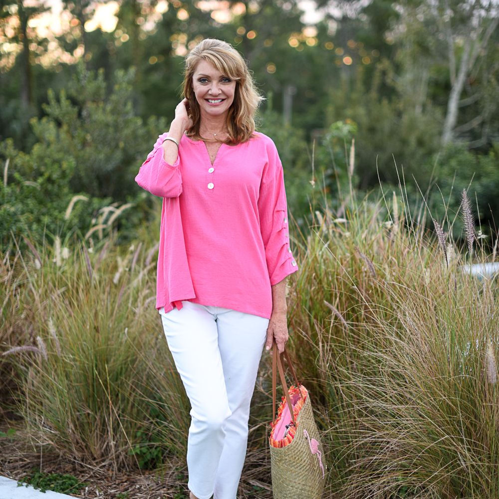 anthonysfla's tweet image. What's the best way to turn some heads? Throw on a bold pop of color, grab a fun printed handbag and strut with confidence! #eyecatchingstyle #anthonysresortwear #floridafashion #fashionforwomen