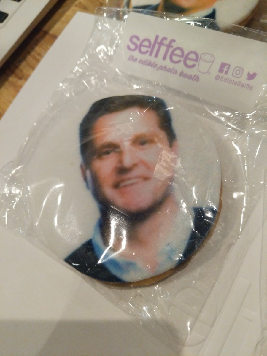 EdibleSelfie's tweet photo. @JoeKorngiebel come get your cookie in Beta b-110 #collisionconf https://t.co/zWm6qTG4Jh