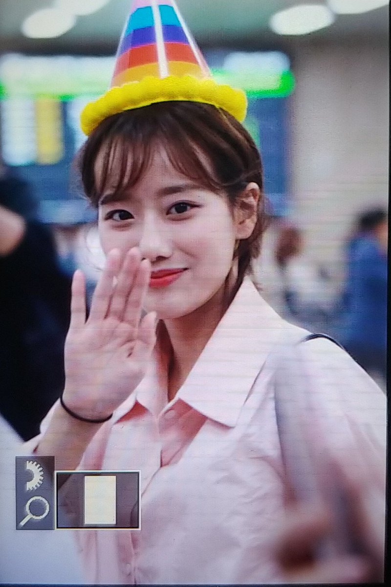 IMBELLIS_kr's tweet photo. 180503 GMP 입국 #낭리뷰

#에이프릴 #나은

수고했어 (๑¯∇¯๑) https://t.co/PRHjERuD9L