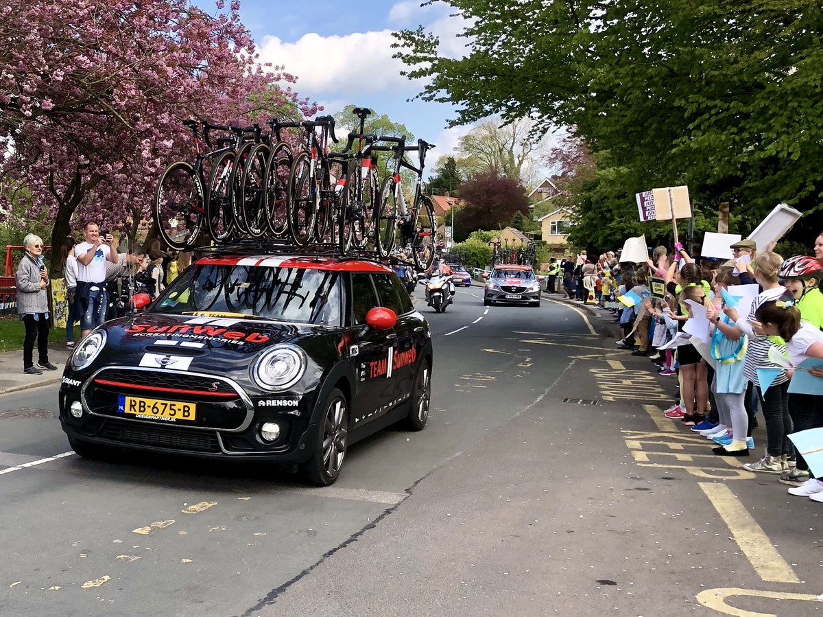 All the school children from <a href="/cherryburtonsch/">Cherry Burton School</a> lined the road as the <a href="/letouryorkshire/">Tour de Yorkshire 🚴</a> passed their school watch for more coverage on <a href="/itvcalendar/">ITV News Calendar</a> tonight, <a href="/mbillingtonitv/">Michael Billington</a> reports