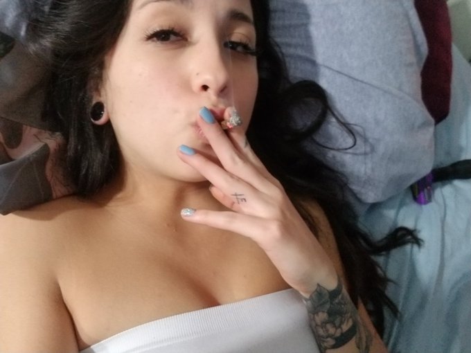 Go check out my Instagram: thehamflower for pictures of me being myself😁 https://t.co/hPonajiwpG